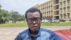 Charlin Kinouani du mouvement Ras-le-Bol dénonce qualifie le CHU de Mouroir, le 4 décembre 2019. (VOA/Arsène Séverin)