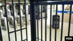 New York City subways and buses were shuttered Monday in anticipation of Hurricane Sandy, Monday, October 29, 2012. (VOA / A. Phillips)