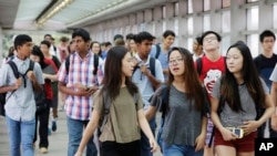 រូបភាព​ឯកសារ៖ សិស្សានុសិស្ស​ទៅ​រៀន​នៅ​ថ្ងៃទី១ នៅ​វិទ្យាល័យ Stuyvesant ក្នុង​ក្រុង​ញូវយ៉ក កាលពី​ថ្ងៃទី៩ ខែកញ្ញា ឆ្នាំ២០១៥។