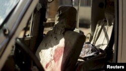 Des traces du sang de l'assassinat du général burundais Athanase Kararuza à Bujumbura le 25 avril 2016.