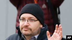 جیسون رضائیان پس از آزادی از زندانی در ایران و ورود به آلمان - آرشیو