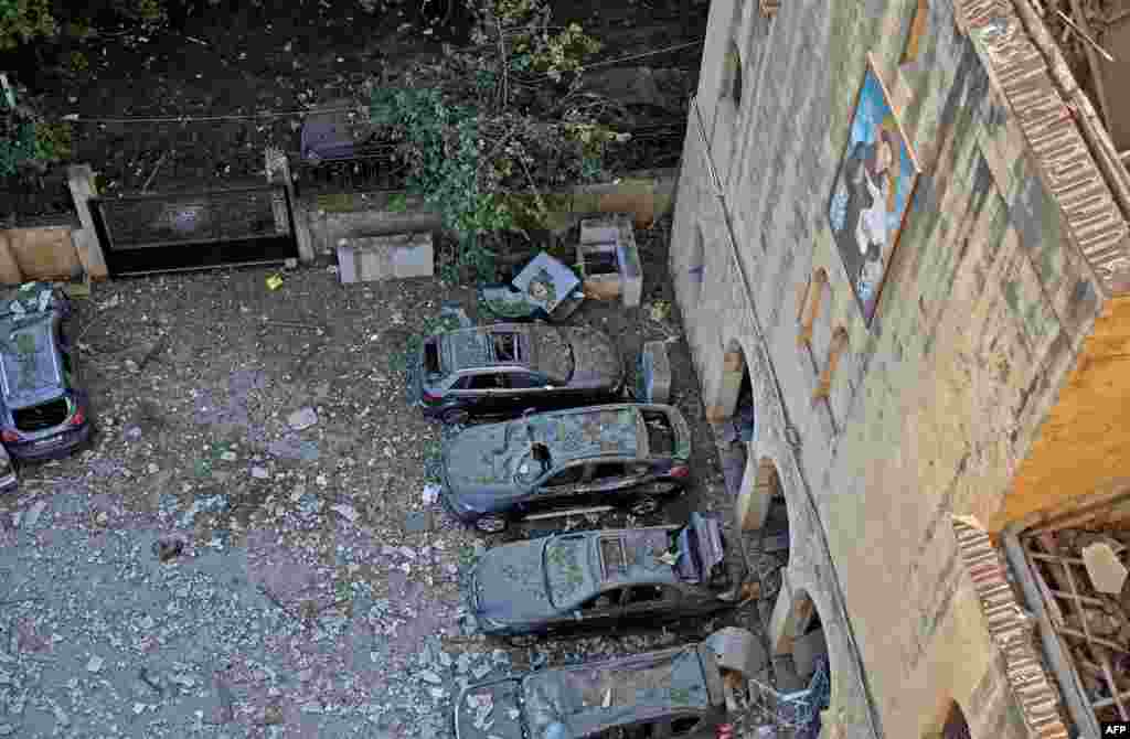 ព្រះវិហារ​និង​រថយន្ត​ជាច្រើន​បាន​រងការ​ខូចខាត​យ៉ាង​ដំណំ កាល​ពី​ថ្ងៃពុធ​ ទី៥ ខែ​សីហា ឆ្នាំ​២០២០ មួយ​ថ្ងៃក្រោយ​ហេតុការណ៍​ផ្ទុះ​ដ៏​ខ្លាំងក្លា​មួយ នៅ​ទីក្រុង​កំពង់ផែ​បេរូត ប្រទេស​លីបង់។