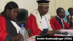 Les magistrats tchadiens en grève sèche pour revendiquer les meilleures conditions de travail, N’Djamena, Tchad, 11 septembre 2017. (VOA/André Kodmadjingar)