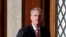 Anggota DPR dari Partai Republik Kevin McCarthy berjalan kembali menuju ke ruangan pemilihan ketua DPR AS di Gedung Capitol, Washington, pada 5 Januari 2023. (Foto: Reuters/Jonathan Ernst)
