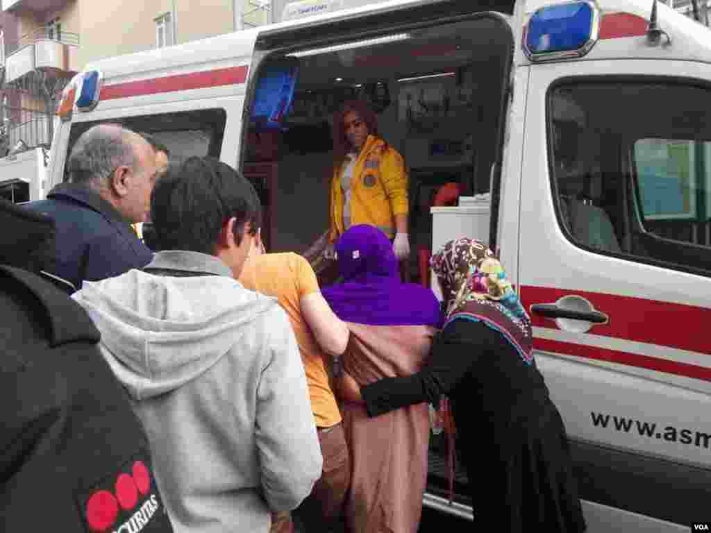 سازمان های حامی پناهجویان می گوید که با بیرون شدن نیروهای خارجی از افغانستان، شمار افغانهای پناهجو به خارج افزایش یافته است.