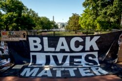 Oq uy oldida irqiy tenglik talabi ostida namoyishlar tinmaydi