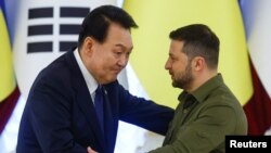 윤석열 한국 대통령이 15일 우크라이나 크이우를 방문해 볼로디미르 젤렌스키 대통령과 정상회담을 했다.