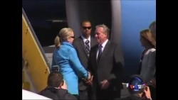 美国国务卿克林顿抵澳大利亚出席防务峰会