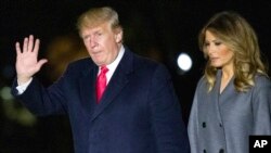 Presiden Trump bersama Ibu Negara AS, Milenia Trump, setibanya di Washington DC pasca melawat ke Perancis, 11 November 2018.