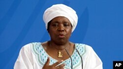 La présidente de la Commission de l'Union africaine, Mme Nkosazana Dlamini Zuma, a appelé toutes les parties au Burundi "à la plus grande retenue".