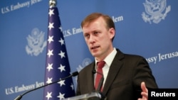 제이크 설리번 백악관 국가안보보좌관이 15일 이스라엘 텔아비브에서 브리핑하고 있다