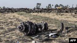 Mabaki ya ndege ya Ethiopian Airlines iliyoanguka Machi 10, 2019 karibu na mji wa Bishoftu, uliyoko kilomita 60 kusini mashariki ya Addis Ababa, Ethiopia.