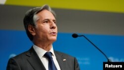 토니 블링컨 미 국무장관이 6일 프랑스 파리에서 기자회견하고 있다. 