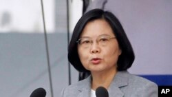 Presiden Taiwan Tsai Ing-wen menyampaikan pidato dalam perayaan Hari Nasional di depan Gedung Kepresidenan di Taipei, Taiwan, Rabu, 10 Oktober 2018.