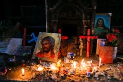 Iraqi Christians come to visit the heavily damaged Church of the Immaculate Conception after Iraqi forces recaptured it from Islamic State in Qaraqosh, near Mosul, Iraq, Dec. 9, 2016.