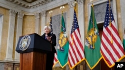 Menteri Keuangan Janet Yellen dalam konferensi pers di Departemen Keuangan AS di Washington, Selasa, 11 April 2023. (AP Photo/Susan Walsh)