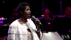 歌迷悼念“灵魂歌后”艾丽莎·富兰克林