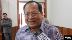 រូបឯកសារ៖ លោក ​ខៀវ សុភ័គ អ្នកនាំពាក្យ​ក្រសួង​មហាផ្ទៃ​ថ្លែង​ប្រាប់​អ្នកសារព័ត៌មាន​នៅ​ថ្ងៃ​ព្រហស្បត៌៍ ទី​១១ ខែ​សីហា ឆ្នាំ​២០១៦​ នៅ​រាជធានី​ភ្នំពេញ​។(ឡេង ឡែន/VOA) 