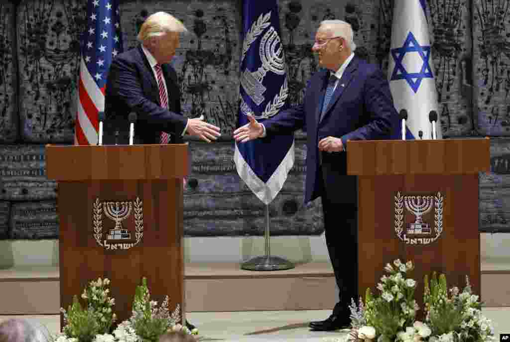 U.S. President Donald Trump, left, shakes hands with Israeli President Reuven Rivlin after delivering statements, Monday, May 22, 2017, in Jerusalem.