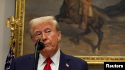 Американскиот претседател Трамп дава забелешки за инфраструктурата на вештачката интелигенција во просторијата Рузвелт во Белата куќа во Вашингтон.