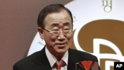 Sekjen PBB Ban Ki-moon bersedia mempertimbangkan kunjungan ke Korea Utara untuk upaya perdamaian di semenanjung Korea (29/10).