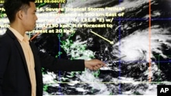 A Shi&#39;ite Muslim flagellates himself during a procession on the tenth day of Muharram, which marks the day of Ashura in Karachi, Pakistan.