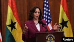 카멀라 해리스 미국 부통령이 27일 아프리카 3개국 순방 첫 나라인 가나 수도 아크라에서 기자회견하고 있다.