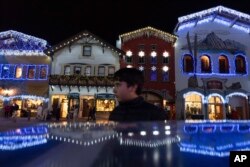 Dijete prolazi glavnom ulicom Livenvorta, 27. novembra 2024.