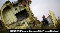 Pesawat MH17 Malaysia Airlines yang jatuh di dekat Desa Grabovo, kawasan Donetsk, Ukraina Timur 22 Juli 2014.