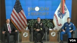 데니얼 카블러 미 육군 우주-미사일방어사령관(중장)은 4일 미 육군협회가 미래 미사일방어전략을 주제로 진행한 화상대담에서 공수역량 통합의 중요성을 강조했다. 왼쪽부터 인도태평양 육군사령관을 지낸 로버트 브라운 육군협회 부회장(예비역 대장). 카블러 사령관, 앤드류 모건 미 육군 NASA분견대장(대령).