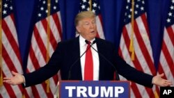 미국 공화당의 도널드 트럼프 대선 후보가 8일 플로리다주 주피터의 '트럼프 내셔널 골프 클럽'에서 기자회견을 열었다.