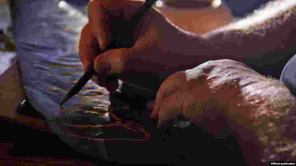 Master calligrapher Mohamed Zakariya trained for years to master the art of Arabic calligraphy (Courtesy of Unity Productions Foundation)