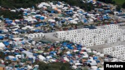 Une vue aérienne sur un camp de Calais, plus communément appelé la "Jungle", France, le 14 août 2016.