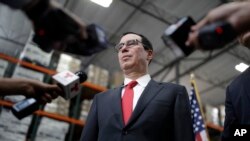 Steven Mnuchin le secrétaire américain au Trésor parle lors d'une conférence de presse à Las Vegas, 28 août 2017.