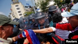 Police Clear Opposition Protest Sites in Bangkok