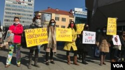 Aktivisti Osmomartovskog marša na Trgu Krajine, Banja Luka, 08.03.2021.