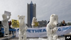 Greenpeace activists dressed as polar bears protest outside Gazprom's headquarters in Moscow, September 5, 2012. 
