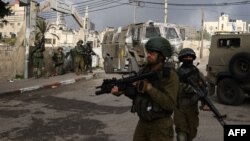 اسرائیلی فورسز کا مقبوضہ مغربی کنارے کے العماری پناہ گزین کیمپ پر چھاپے کا ایک منظر، فوٹو اے ایف پی ،چار مارچ 2024