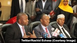 Les autorités de la Fédération internationale d'athlétisme (IAAF) et des sports kényans annoncent le choix de Nairobi pour accueillera les Championnats du monde U20 (moins de 20 ans) en 2020, Kenya, 27 juillet 2018. (Twitter/Rashid Echesa)