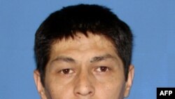 Abdumalik Boboyev "Amerika Ovozi" ga uzoq yillardan beri ishlab keladi. Professional jurnalist sifatida tanilgan. Maqola va lavhalarida O'zbekistondagi nozik va murakkab muammolarni yoritadi, ammo ular haqorat va norozilikka undashdan yiroq.