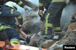 Jengo la makazi ya watu laharibiwa vibaya na kombora la Russia huko Zaporizhzhia.