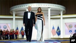 47-й президент США Дональд Трамп и первая леди Мелания Трамп на балу главнокомандующего 20 января 2025 года в Вашингтоне