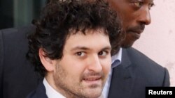 Le fondateur et ancien patron de la plateforme d'échanges de cryptomonnaies FTX Sam Bankman-Fried doit être présenté jeudi à une juge fédérale de New York