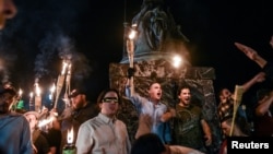 Rasisti, pristalice superiornosti belaca, Kju Kluks Klan na protestu "Ujedinimo desnicu" u Šarlotsvilu 2017. 