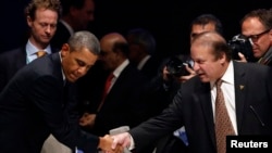 AQSh prezidenti Barak Obama Pokiston Bosh vaziri Navoz Sharif bilan yadroviy xavfsizlikka bag'ishlangan xalqaro anjumanda. Gaaga. 24-mart, 2014 