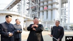 지난 21일 한국 서울역에 설치된 TV에서 북한 김정은 국무위원장 건강이상설 관련 보도가 나오고 있다.