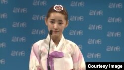 지난 2014년 아일랜드 수도 더블린에서 열린 세계 젊은 지도자 회의 (One Young World Summit 2014)에서 탈북자 박연미 씨가 연설하고 있다.