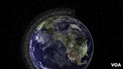 Ilutrasi gambar yang dibuat perusahaan Australia 'Electro Optic Systems' (EOS) menunjukkan sampah antariksa pada ketinggian orbit rendah bumi yang biasa menjadi tempat bagi satelit komunikasi.