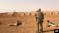 시리아 남부 군사 거점에서 미 특수부대원이 현지 반군을 훈련시키고 있다. (자료사진)