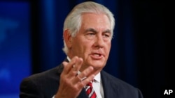 Menlu AS Rex Tillerson memberikan sambutan di kantor Departemen Luar Negeri, Washington D.C. mengenai kebijakan Amerika di Afghanistan, 22 Agustus 2017. (Foto: dok).